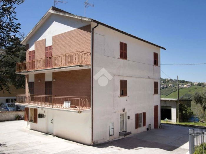 Appartamento quadrilocale in vendita in Via Giorgio Perlasca, Centro, Fermo