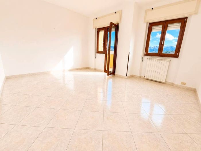 Appartamento trilocale in vendita in Via Santa Barbara, Centro, Nuoro