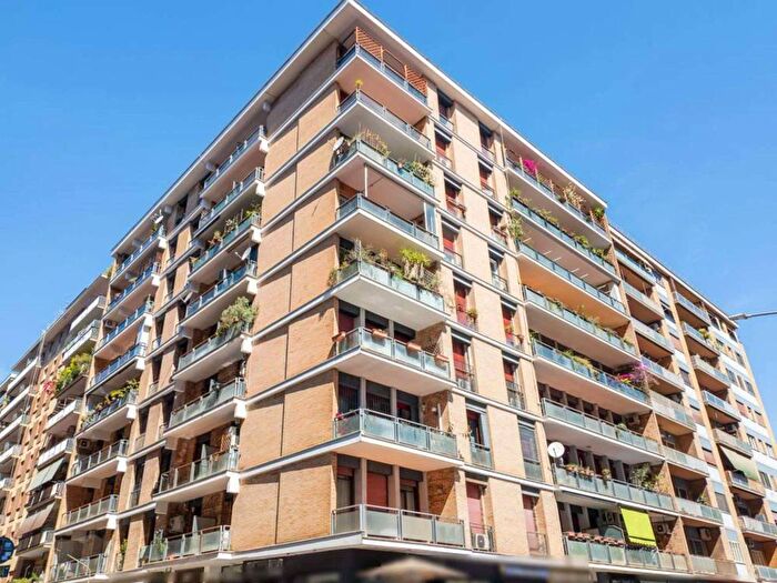 Appartamento quadrilocale in vendita in via Leopoldo Traversi, Garbatella, Roma