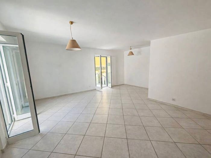 Appartamento quadrilocale in vendita in Via Licio Quinzio Cincinnato, Fuorigrotta, Napoli