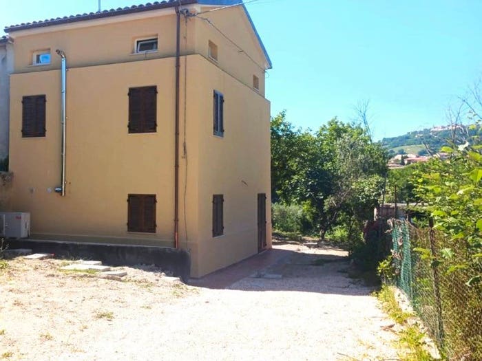 Casa quadrilocale in vendita in Strada, Cingoli