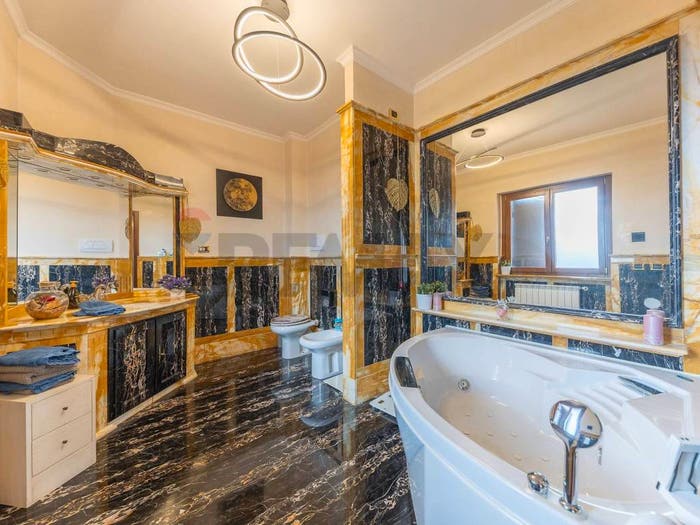 Casa con 6 locali in vendita in Via Formello, Centro, Monte Porzio Catone