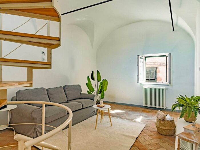 Casa trilocale in vendita in Via Montocchio, Centro, Loano