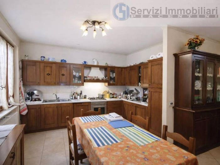 Casa con 6 locali in vendita in Via Razzini, Centro, Carpaneto Piacentino