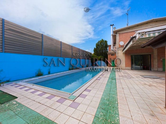 Casa con 6 locali in vendita in Viale della Vecchia Ferrovia, Centro, Correggio