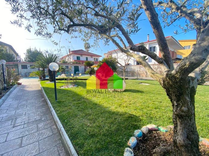 Casa con 5 locali in vendita in Via Carrafiello, Varcaturo, Giugliano in Campania