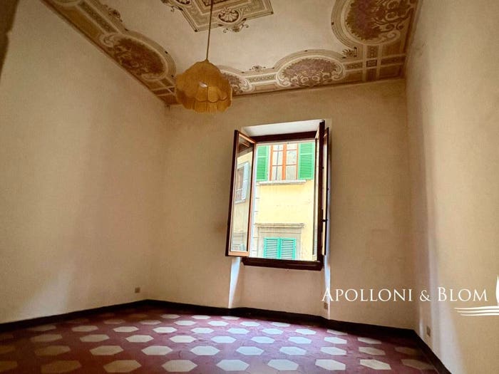 Appartamento con 6 locali in vendita in Via Ungheria, Bellavista, Poggibonsi