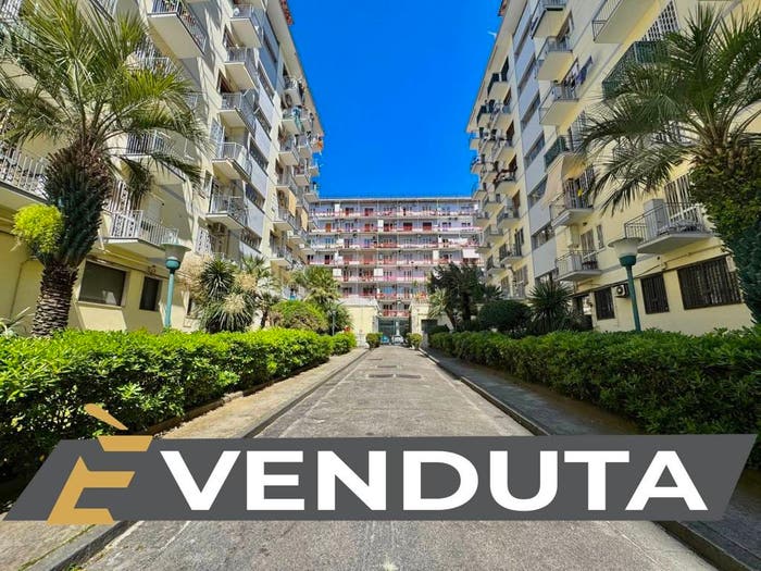 Appartamento quadrilocale in vendita in Piazza Quattro Giornate, Vomero, Napoli