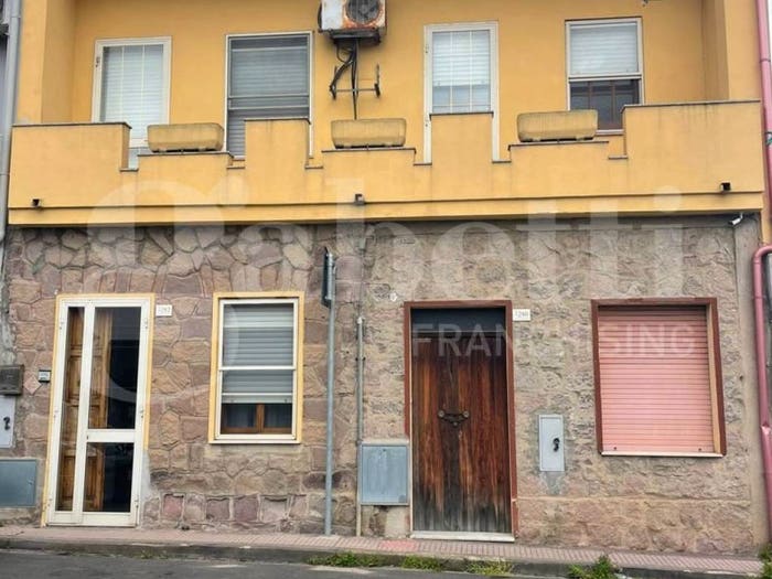Casa con 6 locali in vendita in VIA GIOVANNI XXIII, Centro, Santa Giusta