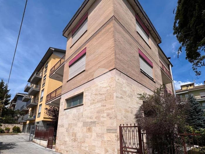 Appartamento con 6 locali in vendita in Via cardinale mazzarino, Torretta Torrione, L'Aquila