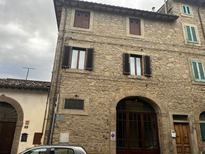 Casa con 6 locali in vendita in Centro, Castel del Piano