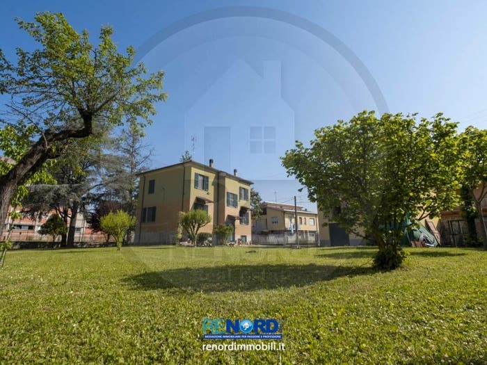 Casa quadrilocale in vendita in Via Giovanni Pascoli, Centro, Santa Giuletta