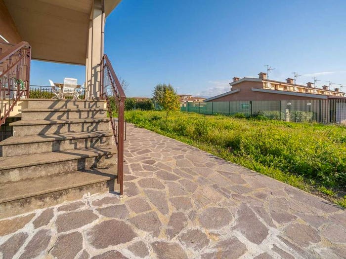 Casa trilocale in vendita in Via Guglielmo Cappa, Lunghezza, Roma