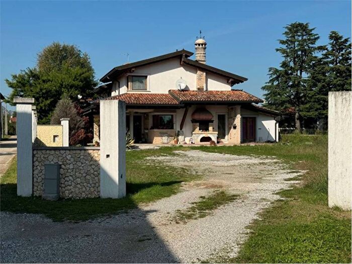 Casa con 6 locali in vendita in Vicolo Joppi, Centro, Castions di Strada