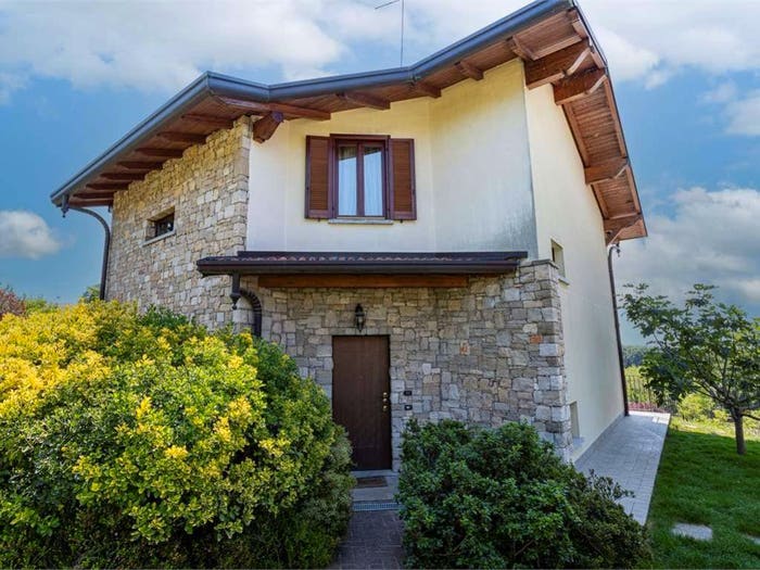 Casa con 5 locali in vendita in VIA LEGA LOMBARDA, Capiago Intimiano Olmeda, Capiago Intimiano