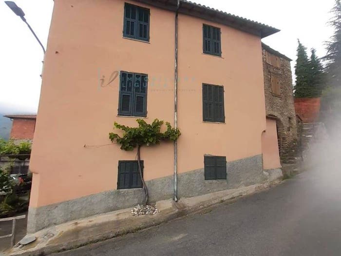 Casa con 6 locali in vendita in Via Innocenzo Lucifredi, Centro, Borghetto d'Arroscia