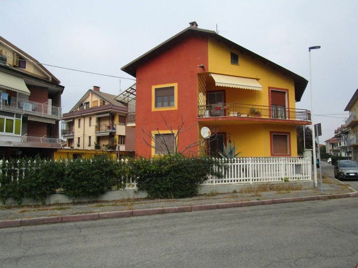 Casa quadrilocale in vendita in Via Villanova, Borgo San Giuseppe Borgo Gesso, Cuneo