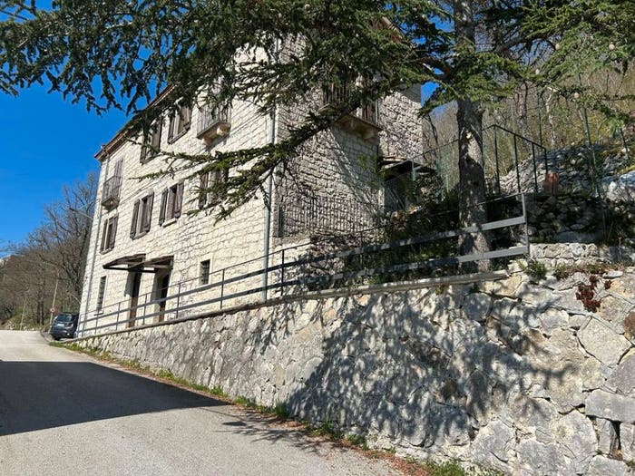 Casa con 6 locali in vendita in Via Pescole, Sessano del Molise