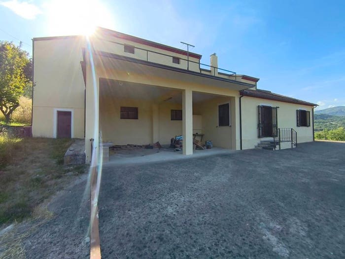 Casa con 6 locali in vendita in Strada Statale Fondo Valle Noce, Trecchina