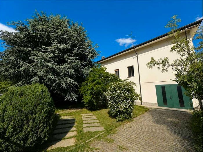 Casa con 6 locali in vendita in PORZIONE DI VILLA mq con giardino privato, Centro, Castel Bolognese