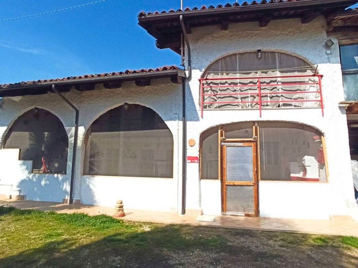 Casa con 6 locali in vendita in Strada Traversa Calleri, Calleri Priorato, Carrù
