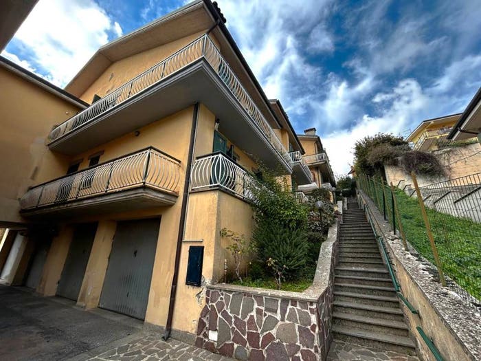 Appartamento trilocale in vendita in Via della Rocca, Centro, Rocca Priora