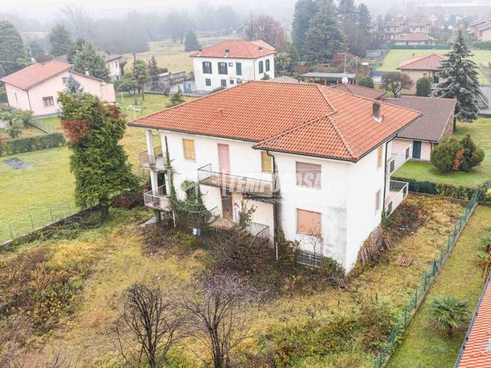 Casa con 6 locali in vendita in Via Nazario Sauro vecchio, Centro, Inverigo