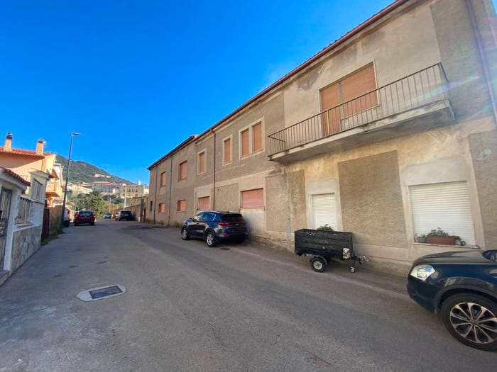Casa con 6 locali in vendita in Via Aldo Moro, Berchidda