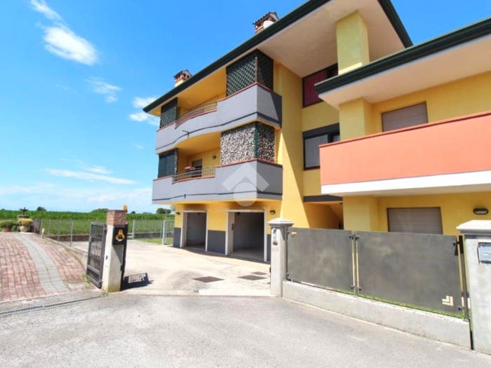 Appartamento trilocale in vendita in Via Daniele Manin, Gorgo, Latisana