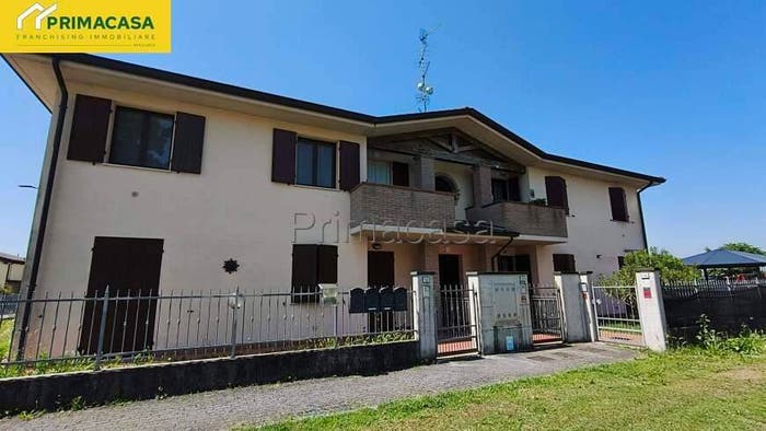 Appartamento con 5 locali in vendita in Novellara