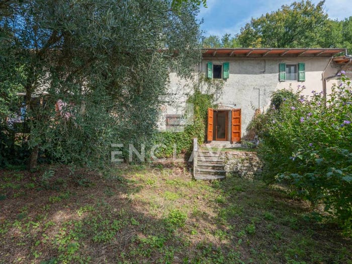 Appartamento con 5 locali in vendita in Frazione Uliveta, Vicchio