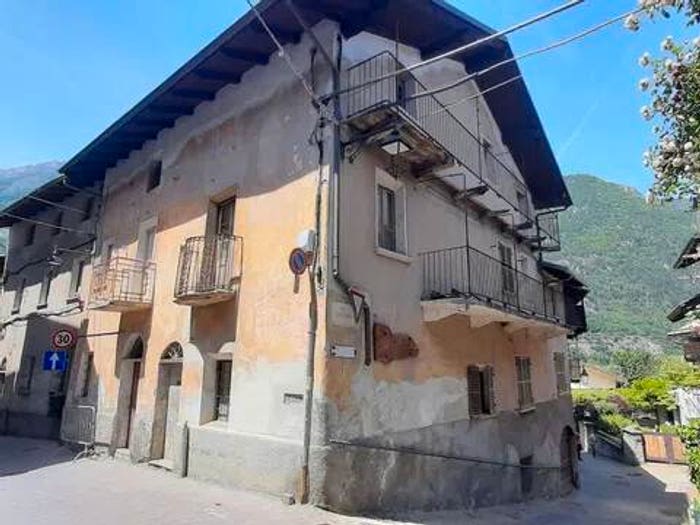 Casa con 6 locali in vendita in Centro, Chiomonte