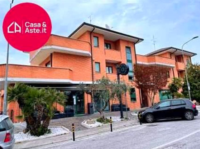 Appartamento con 5 locali in vendita in Via Urbino, Centro, Monte Urano