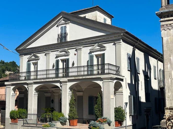 Casa con 6 locali in vendita in Piazza Vittorio Emanuele II, Vesime