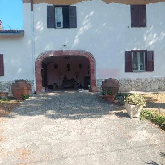 Casa con 6 locali in vendita in Via Francesco Petrarca, Fara In Sabina
