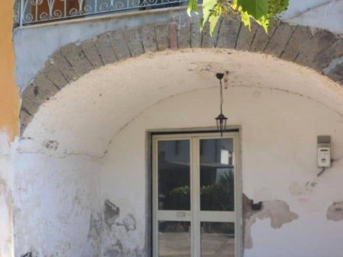 Casa bilocale in vendita in Centro, Limatola