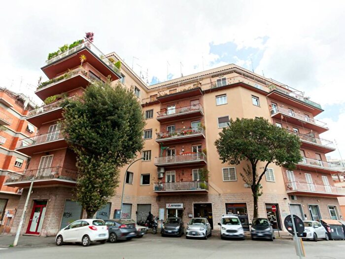 Appartamento quadrilocale in vendita in Appio Latino, Roma