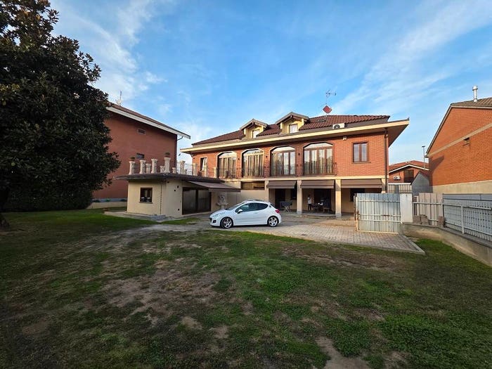Casa con 6 locali in vendita in Via Pallavicino, Nichelino
