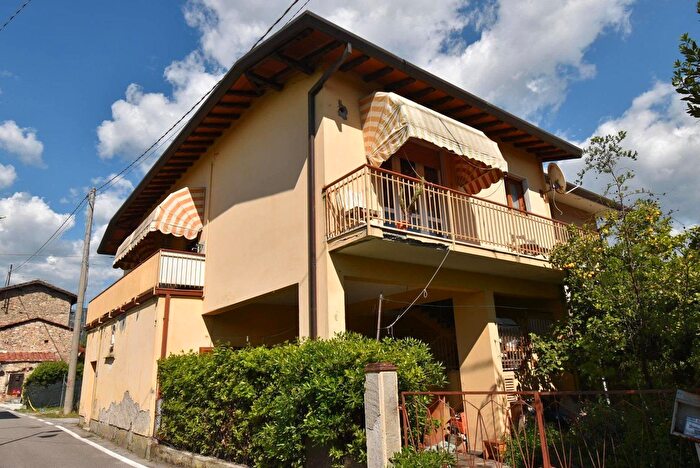 Casa con 8 locali in vendita in Via Giambattista Vico, Forte Dei Marmi