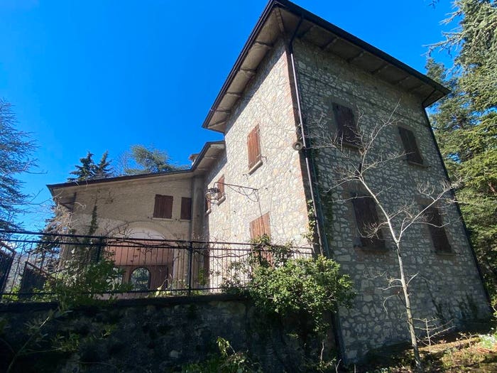 Casa con 6 locali in vendita in Cella di Palmia, Terenzo