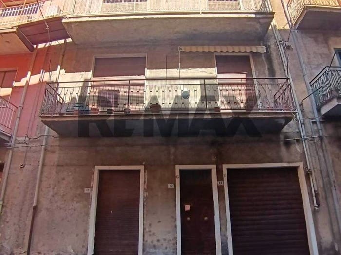 Casa con 6 locali in vendita in Via Liguria, Paternò