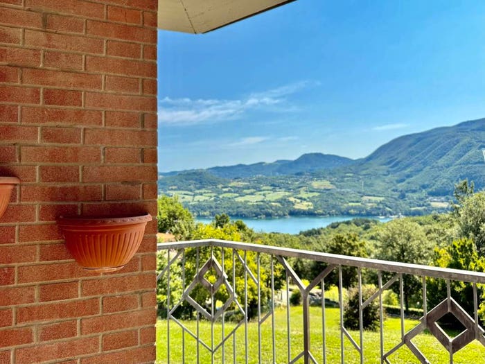 Casa con 6 locali in vendita in Castel di Casio