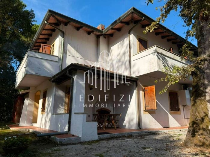 Casa con 6 locali in vendita in Via S Domenichino, Ronchi Poveromo, Massa