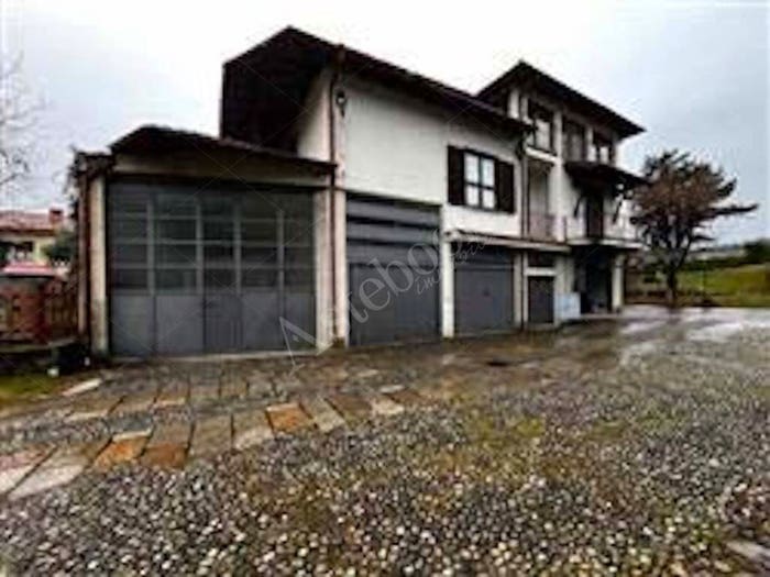 Appartamento con 6 locali in vendita in Via Milano, Albavilla