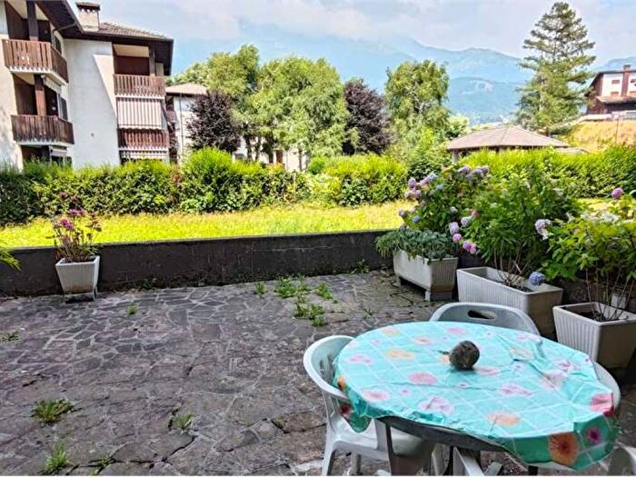Appartamento trilocale in vendita in Via natività, Maggio, Cremeno