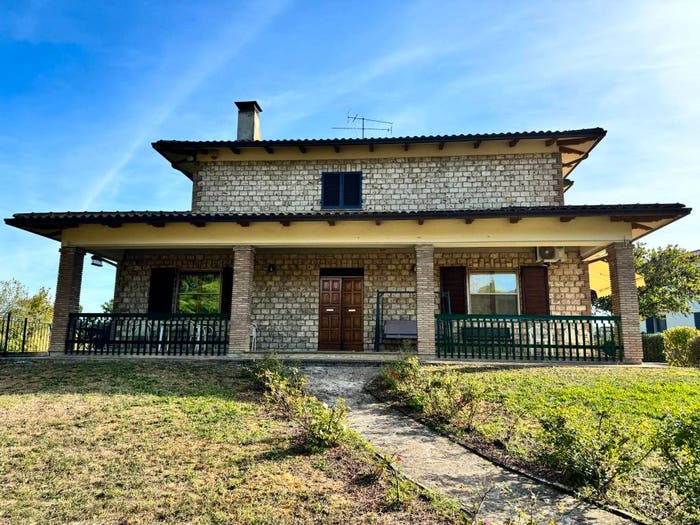 Casa con 6 locali in vendita in Vocabolo Via Larga, Marsciano