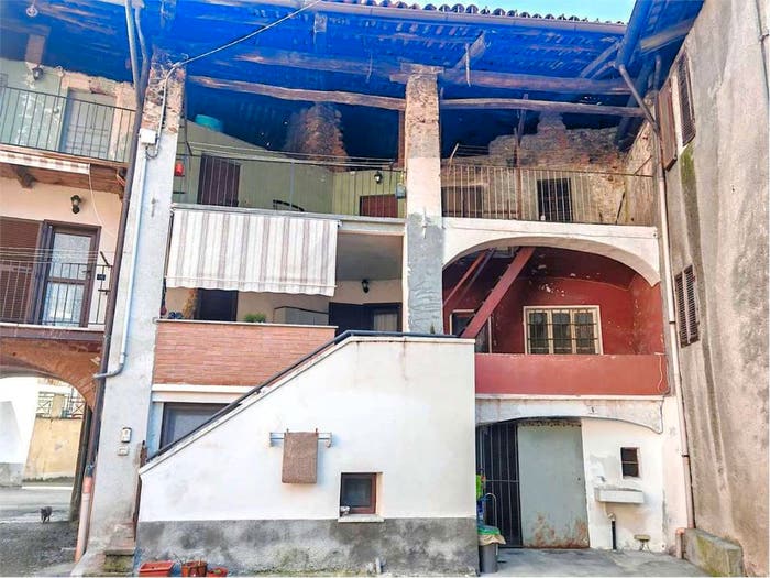 Casa quadrilocale in vendita in Piazza Bredda, Baio Dora, Borgofranco d'Ivrea