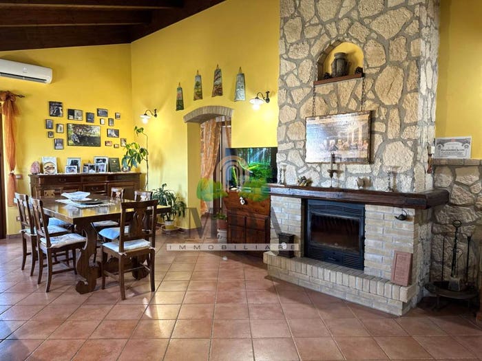 Casa con 6 locali in vendita in Via Sant'Andrea, Campli