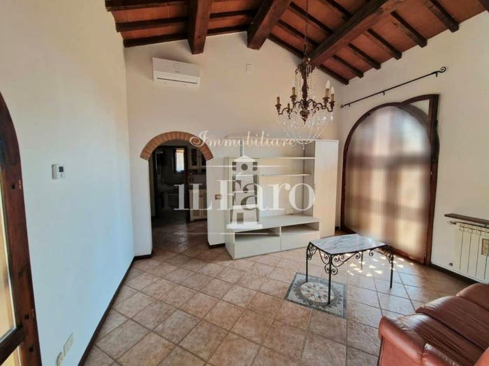 Appartamento quadrilocale in vendita in Via degli Alberti, Centro, Signa