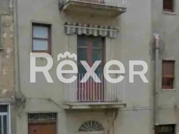 Casa con 6 locali in vendita in Via Alighieri, Valguarnera Caropepe
